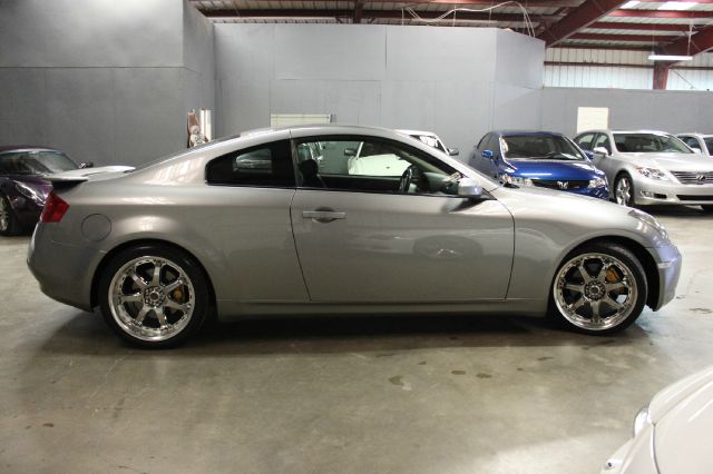 2003 Infiniti G35 XL 12-passenger