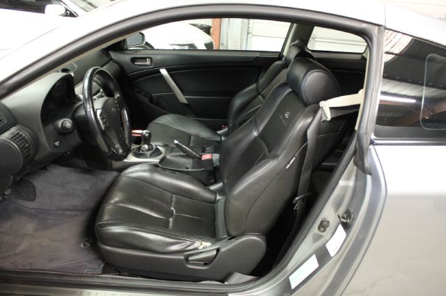 2003 Infiniti G35 XL 12-passenger