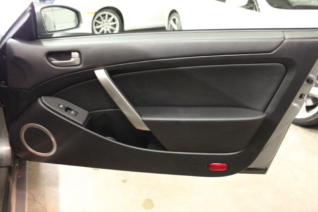 2003 Infiniti G35 XL 12-passenger