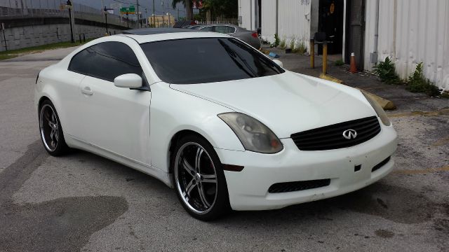 2004 Infiniti G35 XL 12-passenger