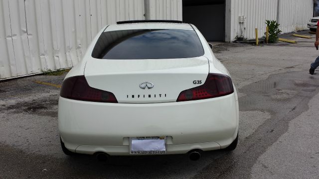 2004 Infiniti G35 XL 12-passenger