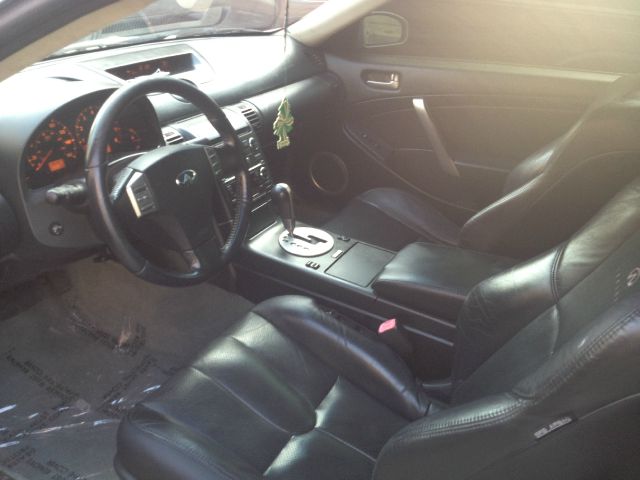 2004 Infiniti G35 XL 12-passenger