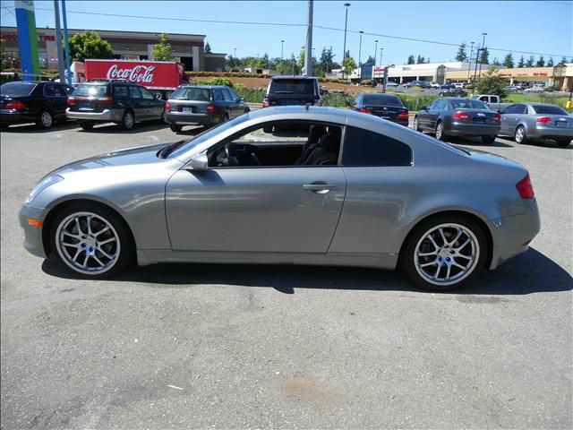 2004 Infiniti G35 XL 12-passenger