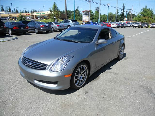 2004 Infiniti G35 XL 12-passenger