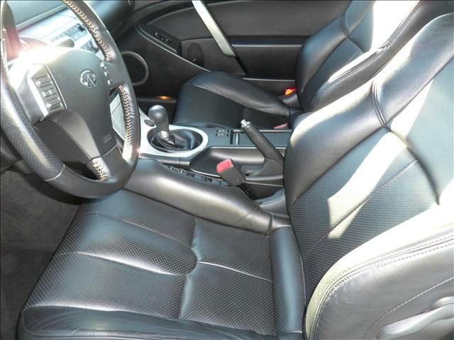 2004 Infiniti G35 XL 12-passenger