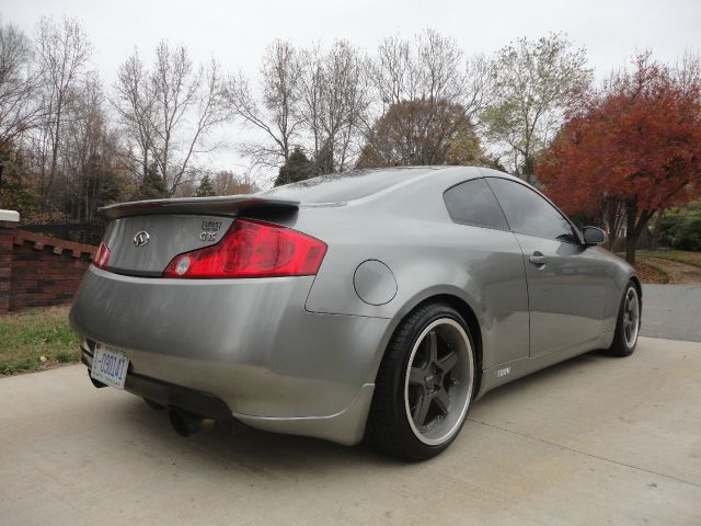 2004 Infiniti G35 XL 12-passenger