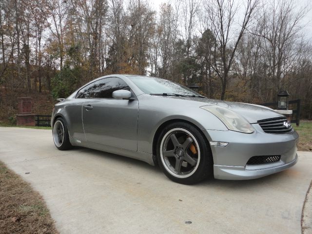 2004 Infiniti G35 XL 12-passenger