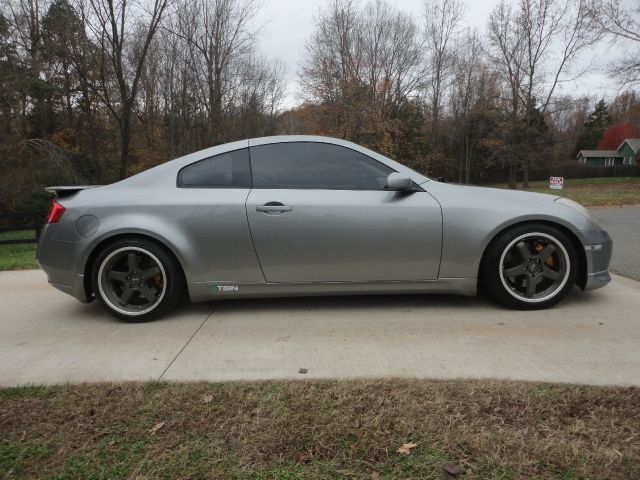 2004 Infiniti G35 XL 12-passenger
