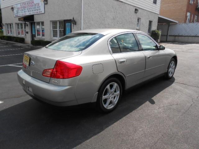 2004 Infiniti G35 Series 4.