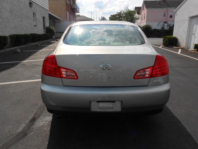 2004 Infiniti G35 Series 4.