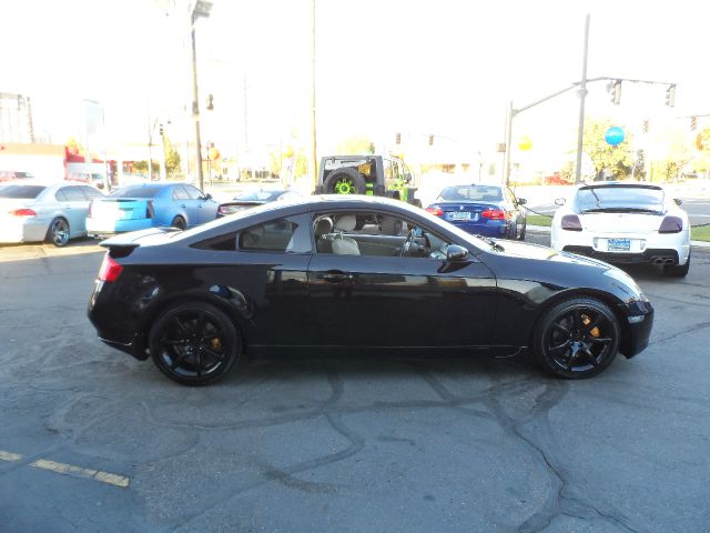 2004 Infiniti G35 XL 12-passenger