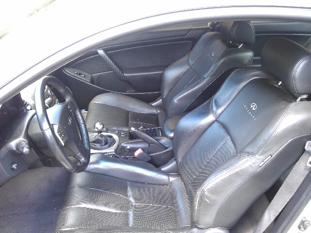 2004 Infiniti G35 XL 12-passenger