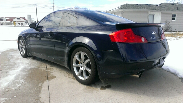 2004 Infiniti G35 XL 12-passenger