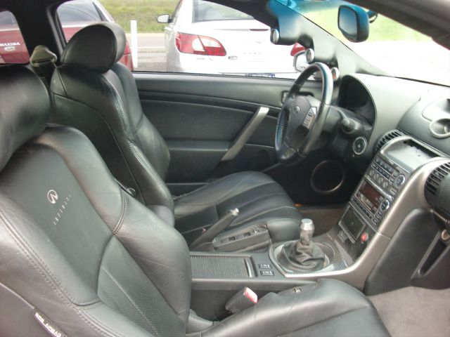 2004 Infiniti G35 XL 12-passenger
