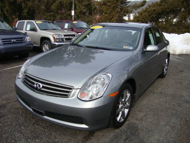 2005 Infiniti G35 SE King Cab 2WD