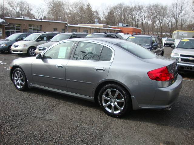 2005 Infiniti G35 SE King Cab 2WD