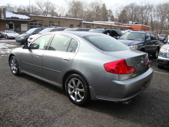 2005 Infiniti G35 SE King Cab 2WD