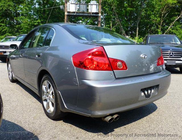 2006 Infiniti G35 SE King Cab 2WD