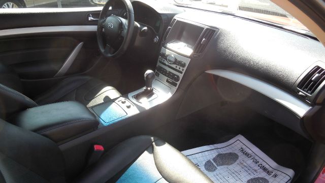 2009 Infiniti G37 SLT MEGA CAB 4X4 Dually