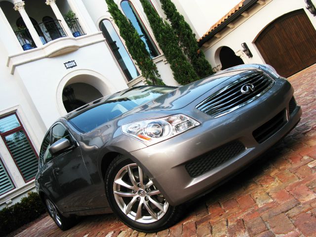 2009 Infiniti G37 SLT MEGA CAB 4X4 Dually