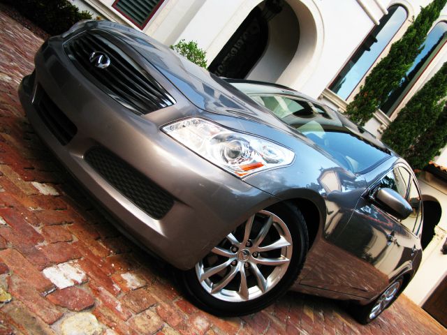 2009 Infiniti G37 SLT MEGA CAB 4X4 Dually