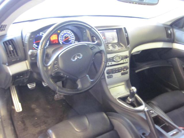 2009 Infiniti G37 SLT MEGA CAB 4X4 Dually