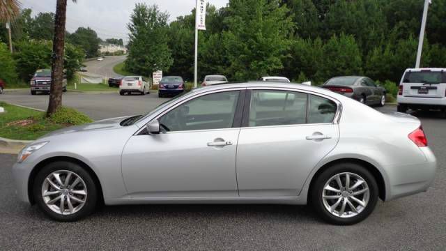2009 Infiniti G37 2006 Nissan SE