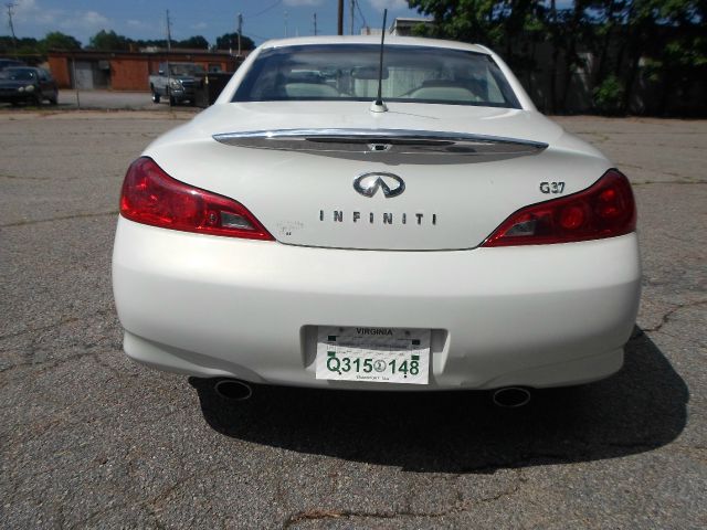 2009 Infiniti G37 2006 Nissan SE
