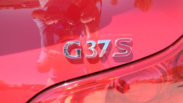 2009 Infiniti G37 2006 Nissan SE