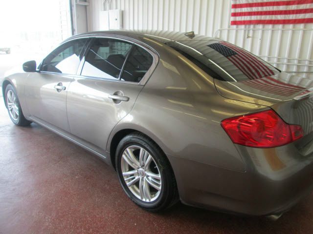 2010 Infiniti G37 2006 Nissan SE