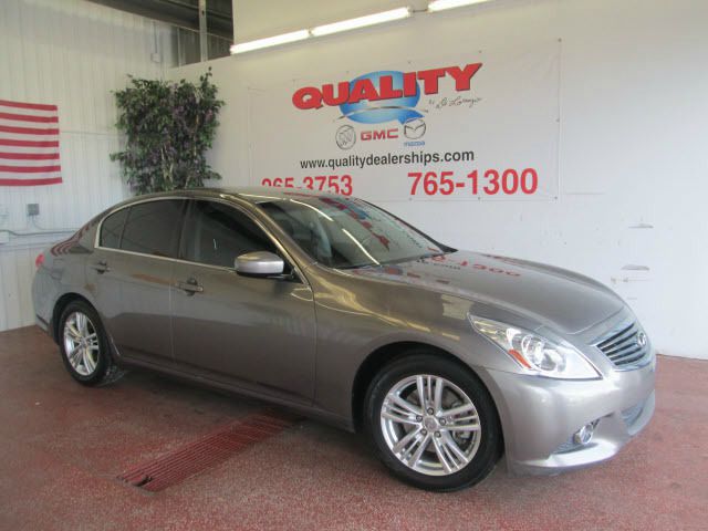 2010 Infiniti G37 2006 Nissan SE