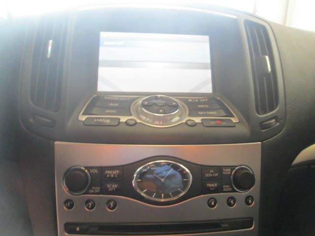 2010 Infiniti G37 2006 Nissan SE