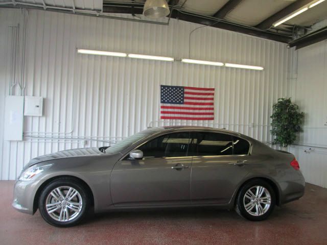 2010 Infiniti G37 2006 Nissan SE