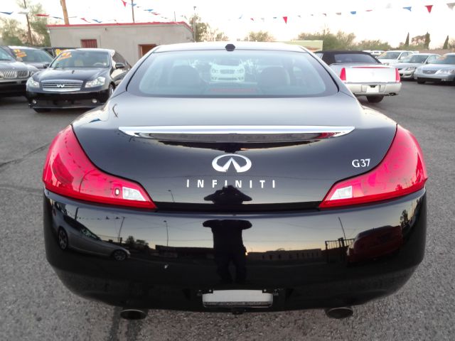 2010 Infiniti G37 2006 Nissan SE