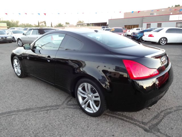 2010 Infiniti G37 2006 Nissan SE