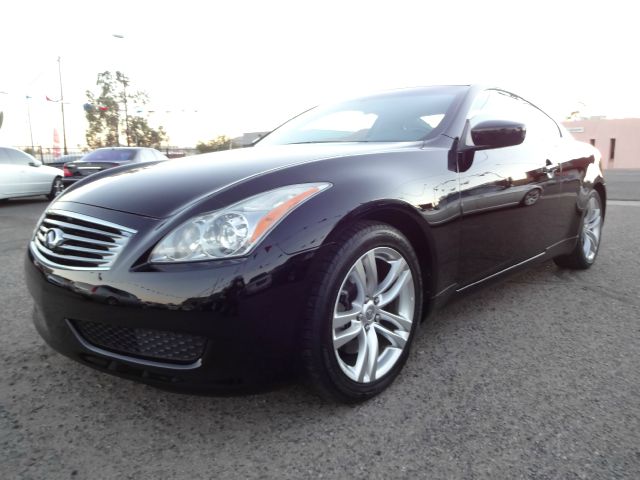 2010 Infiniti G37 2006 Nissan SE