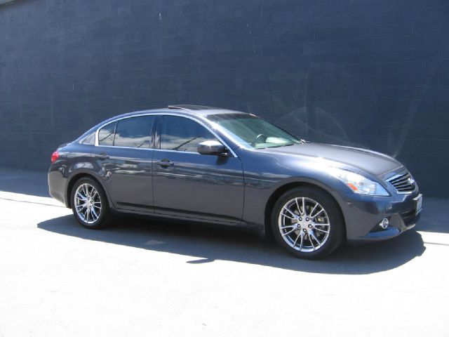 2010 Infiniti G37 2006 Nissan SE