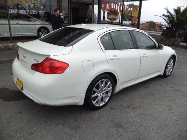 2010 Infiniti G37 Series 4.