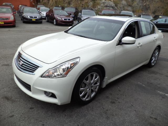 2010 Infiniti G37 Series 4.