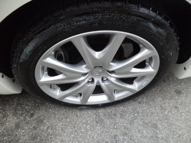 2010 Infiniti G37 Series 4.