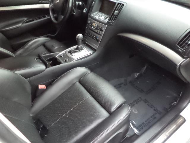 2010 Infiniti G37 Series 4.