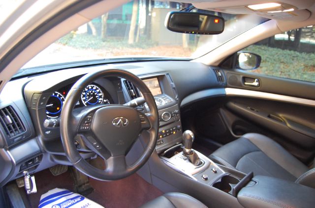 2010 Infiniti G37 SLT MEGA CAB 4X4 Dually