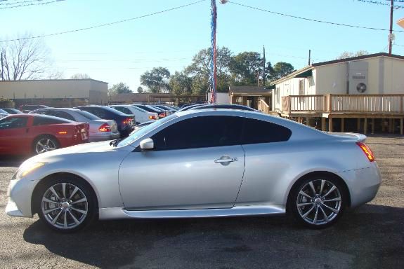 2010 Infiniti G37 2006 Nissan SE