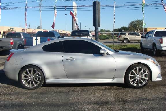 2010 Infiniti G37 2006 Nissan SE
