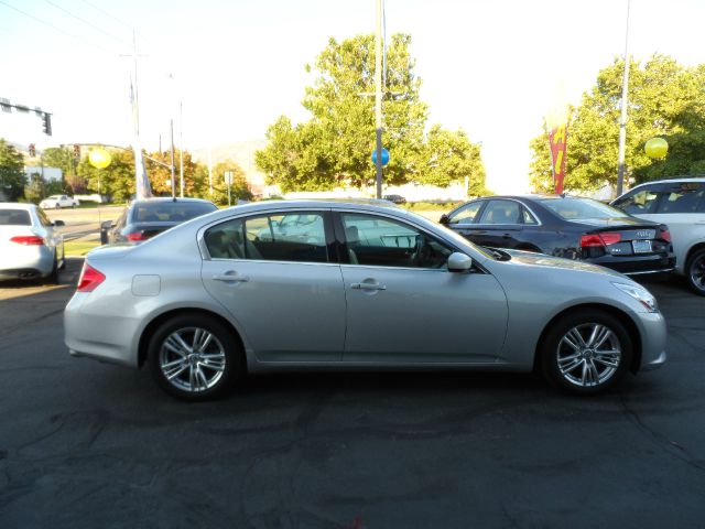 2010 Infiniti G37 2006 Nissan SE