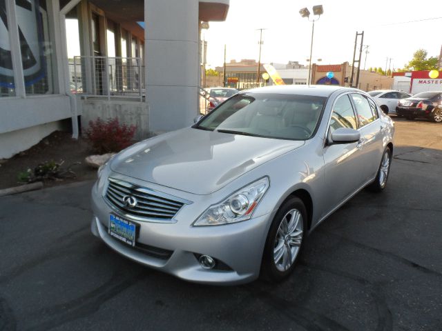 2010 Infiniti G37 2006 Nissan SE
