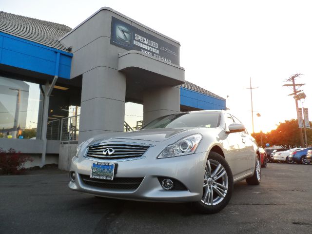 2010 Infiniti G37 2006 Nissan SE