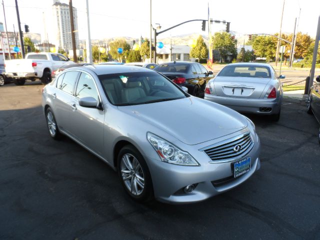 2010 Infiniti G37 2006 Nissan SE