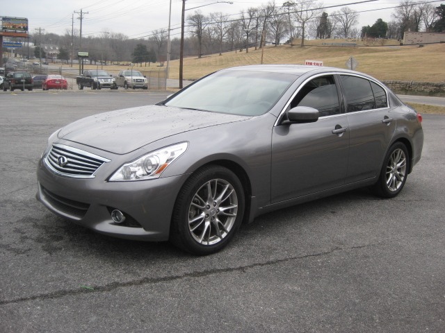 2011 Infiniti G37 SLT MEGA CAB 4X4 Dually