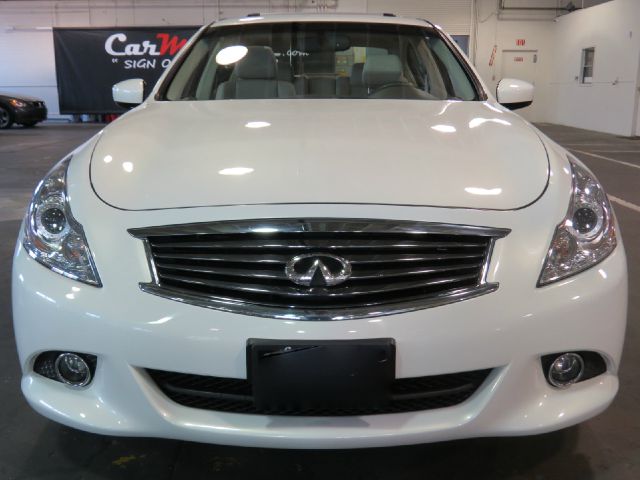 2011 Infiniti G37 SLT MEGA CAB 4X4 Dually